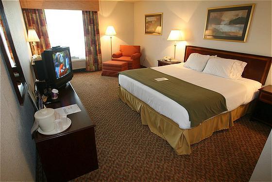 Holiday Inn Express & Suites - Worthington, An Ihg Hotel Rom bilde